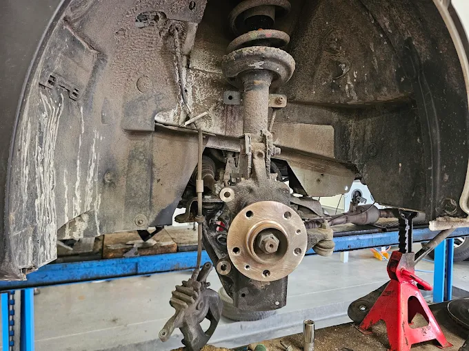 Mechanika pojazdowa Łódź – naprawa silnika i zawieszenia w Zacny Serwis